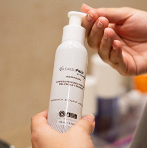 JABON FACIAL BLEMISHFREE CROWER