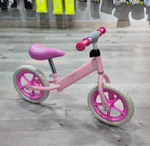BICICLETA ROSADA DE INICIACION DE NIÑOS