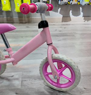 BICICLETA ROSADA DE INICIACION DE NIÑOS
